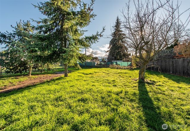 1202 W 9th Street, Port Angeles, WA 98363