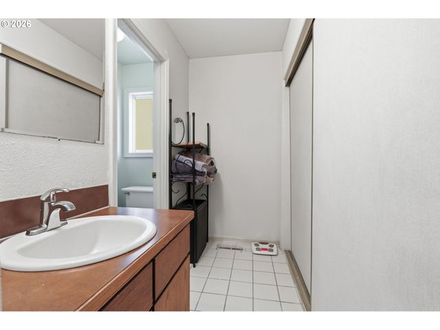 20005 Sw FARMINGTON Rd, Beaverton, OR 97007