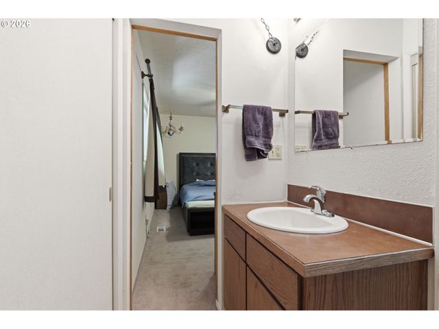 20005 Sw FARMINGTON Rd, Beaverton, OR 97007