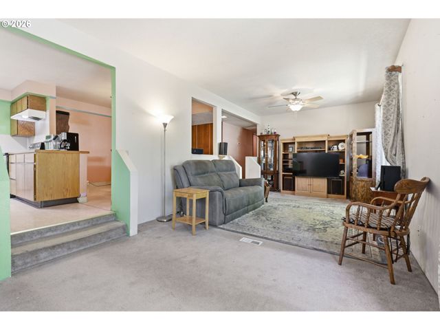 20005 Sw FARMINGTON Rd, Beaverton, OR 97007