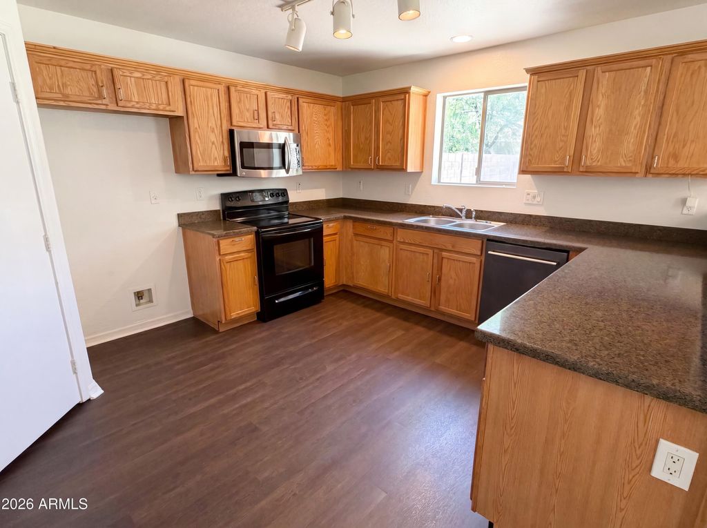 13976 W PORT ROYALE Lane, Surprise, AZ 85379 — photo 2