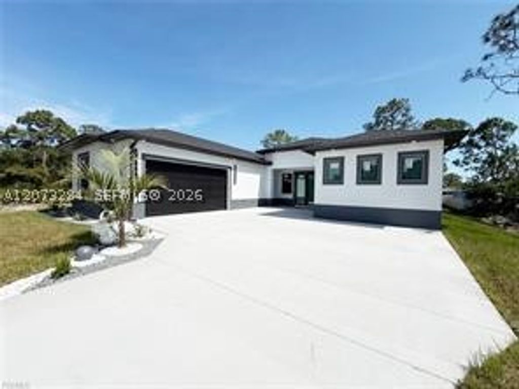 2915 49TH ST W, Lehigh Acres, FL 33971