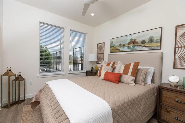 1690 North Loop 277, Houston, TX 77009