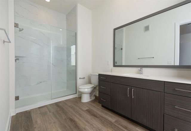 1690 North Loop 277, Houston, TX 77009