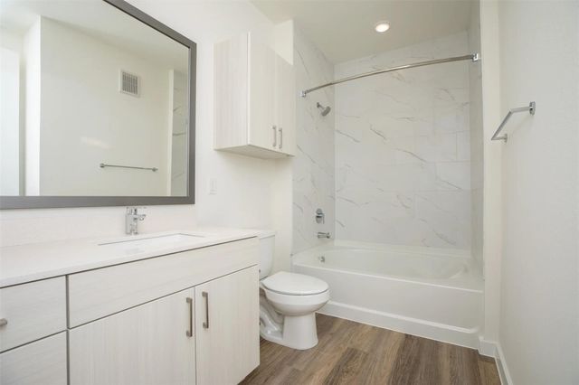 1690 North Loop 277, Houston, TX 77009