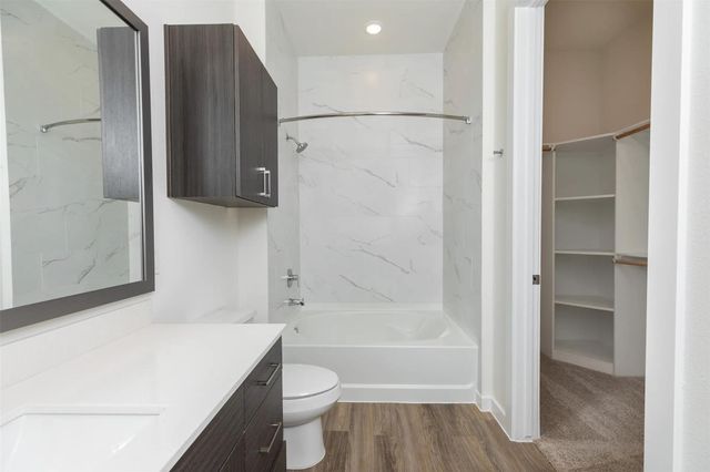 1690 North Loop 277, Houston, TX 77009
