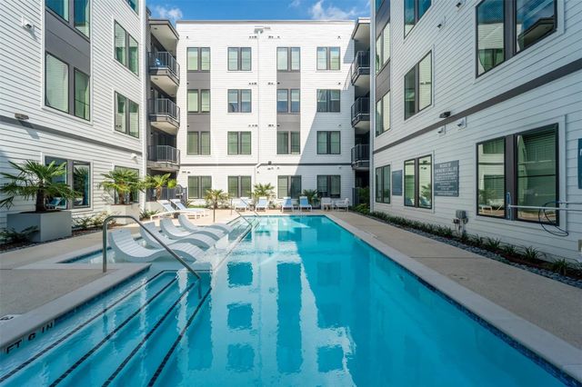 1690 North Loop 277, Houston, TX 77009
