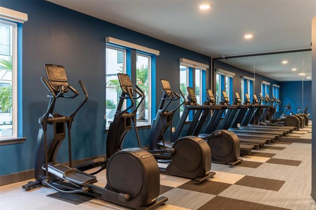 1690 North Loop 277, Houston, TX 77009