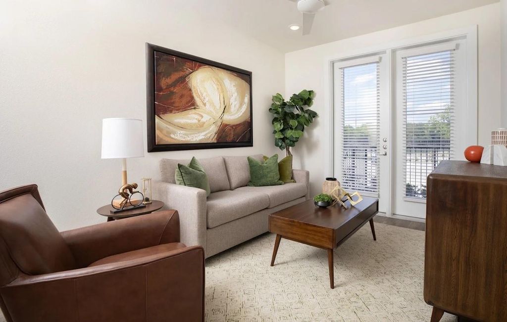 1690 North Loop 277, Houston, TX 77009
