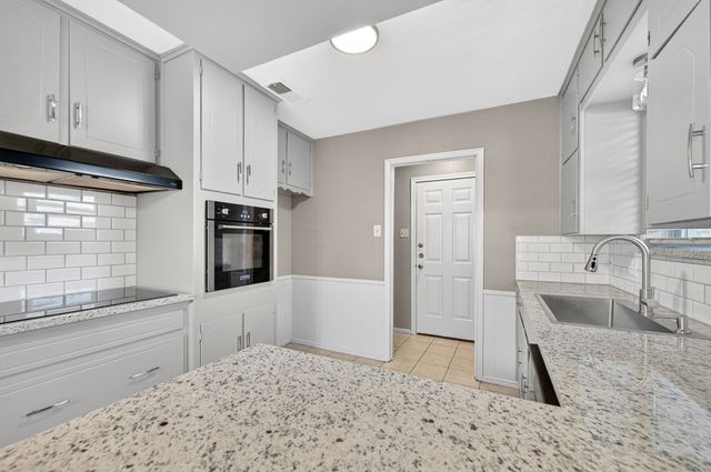 912 Shell Court, Bedford, TX 76022