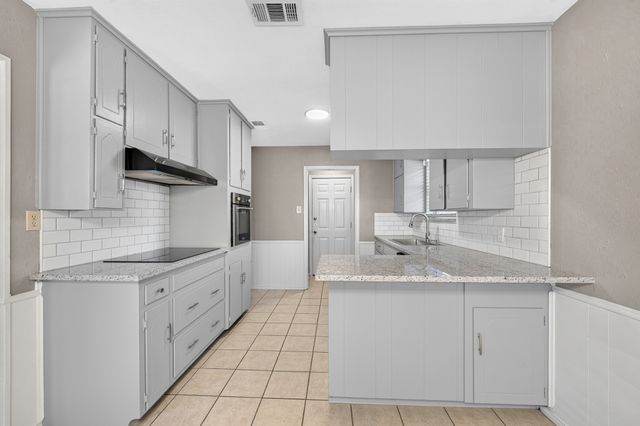 912 Shell Court, Bedford, TX 76022
