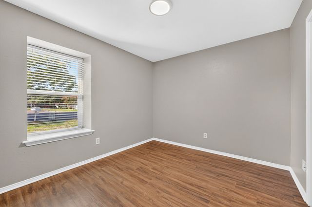 912 Shell Court, Bedford, TX 76022