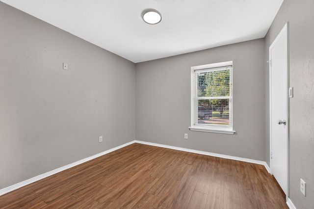 912 Shell Court, Bedford, TX 76022