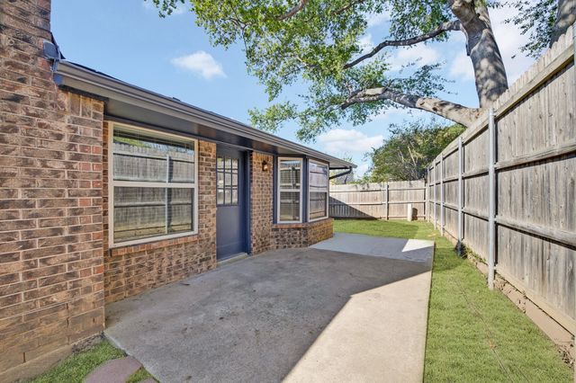 912 Shell Court, Bedford, TX 76022