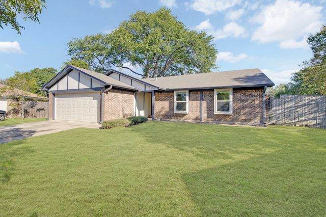 912 Shell Court, Bedford, TX 76022