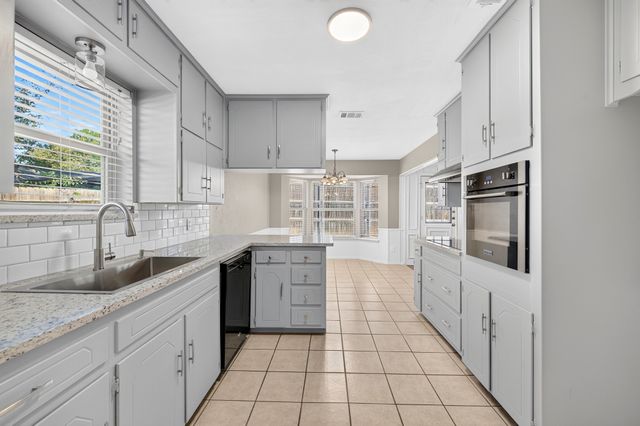 912 Shell Court, Bedford, TX 76022