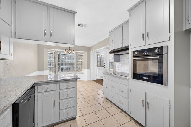 912 Shell Court, Bedford, TX 76022