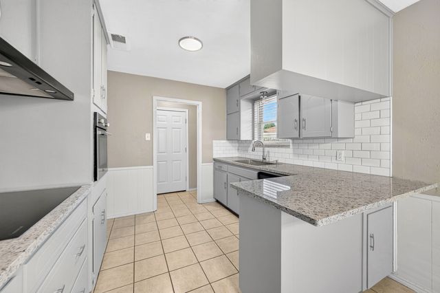 912 Shell Court, Bedford, TX 76022