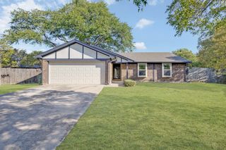912 Shell Court, Bedford, TX 76022