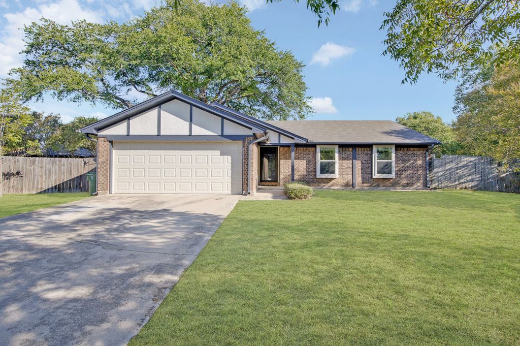 912 Shell Court, Bedford, TX 76022