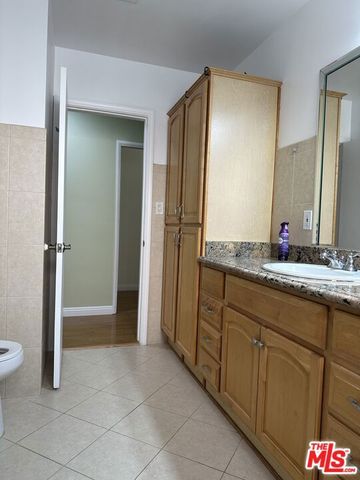 14552 Runnymede Street, Los Angeles, CA 91405