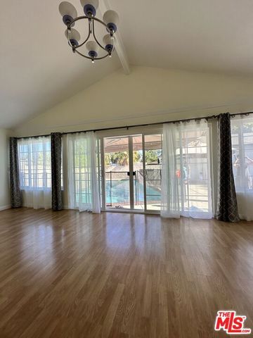 14552 Runnymede Street, Los Angeles, CA 91405