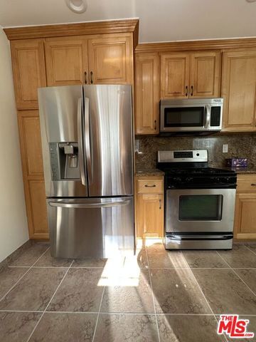 14552 Runnymede Street, Los Angeles, CA 91405