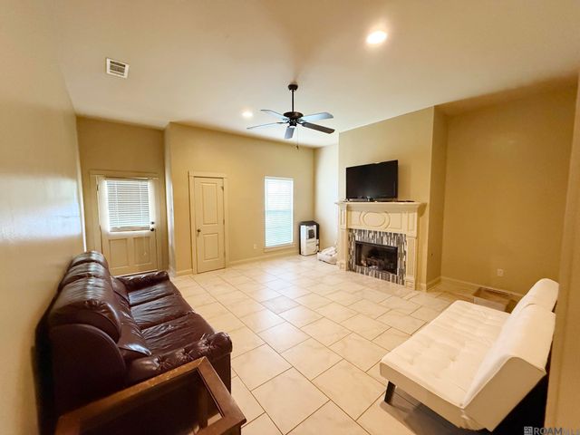 9441 Boone Dr, Baton Rouge, LA 70810