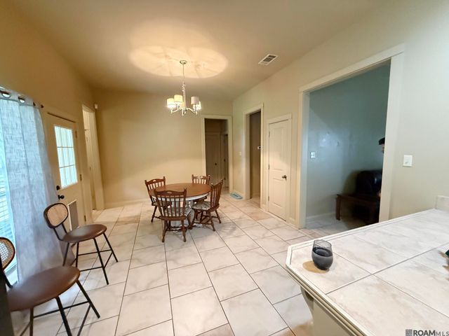 9441 Boone Dr, Baton Rouge, LA 70810