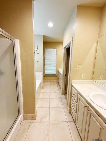9441 Boone Dr, Baton Rouge, LA 70810