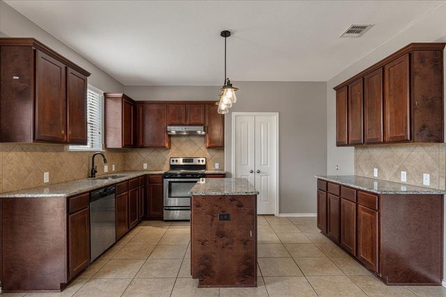 108 Quarry LN, Liberty Hill, TX 78642