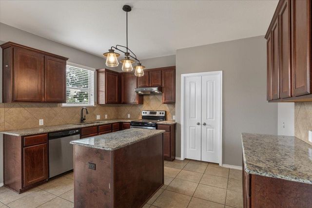 108 Quarry LN, Liberty Hill, TX 78642