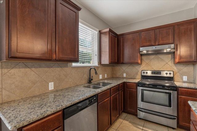 108 Quarry LN, Liberty Hill, TX 78642