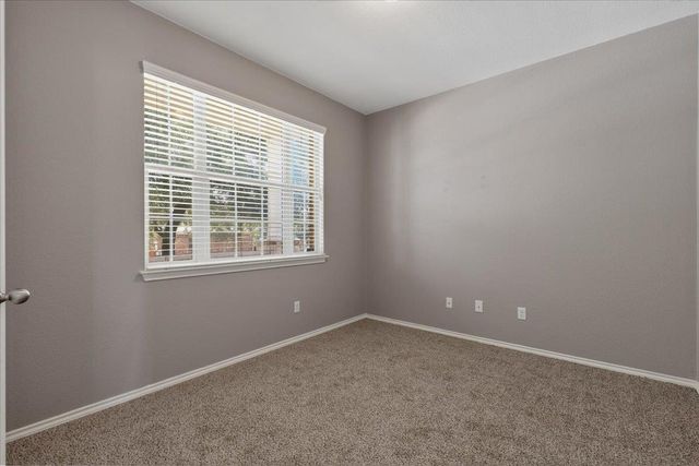 108 Quarry LN, Liberty Hill, TX 78642
