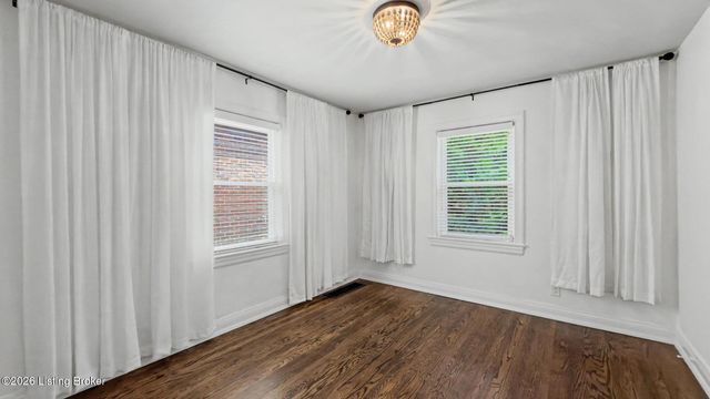 521 Dover Rd, Louisville, KY 40206