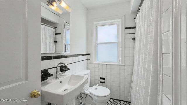 521 Dover Rd, Louisville, KY 40206