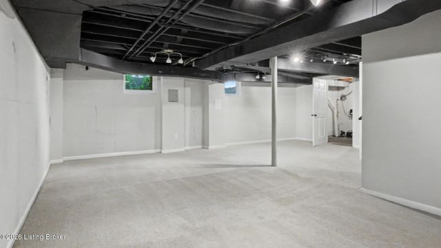 521 Dover Rd, Louisville, KY 40206