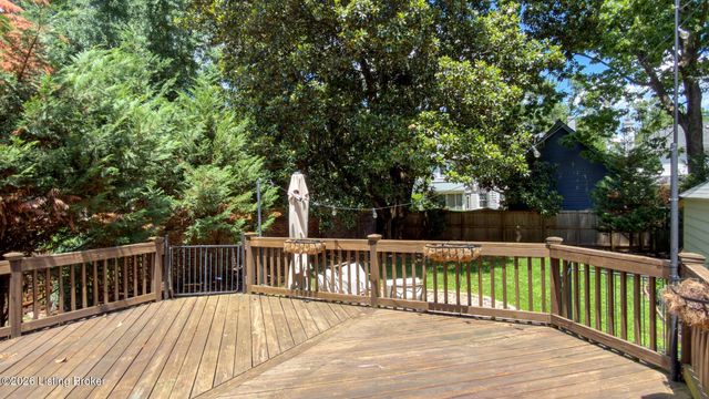 521 Dover Rd, Louisville, KY 40206