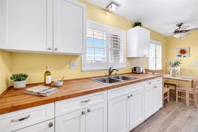 827 OAKMONT AVENUE, Sun City Center, FL 33573
