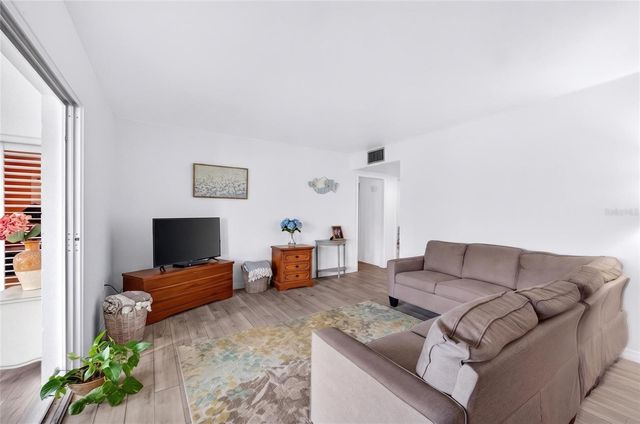 827 OAKMONT AVENUE, Sun City Center, FL 33573