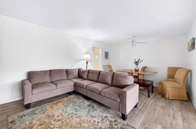 827 OAKMONT AVENUE, Sun City Center, FL 33573