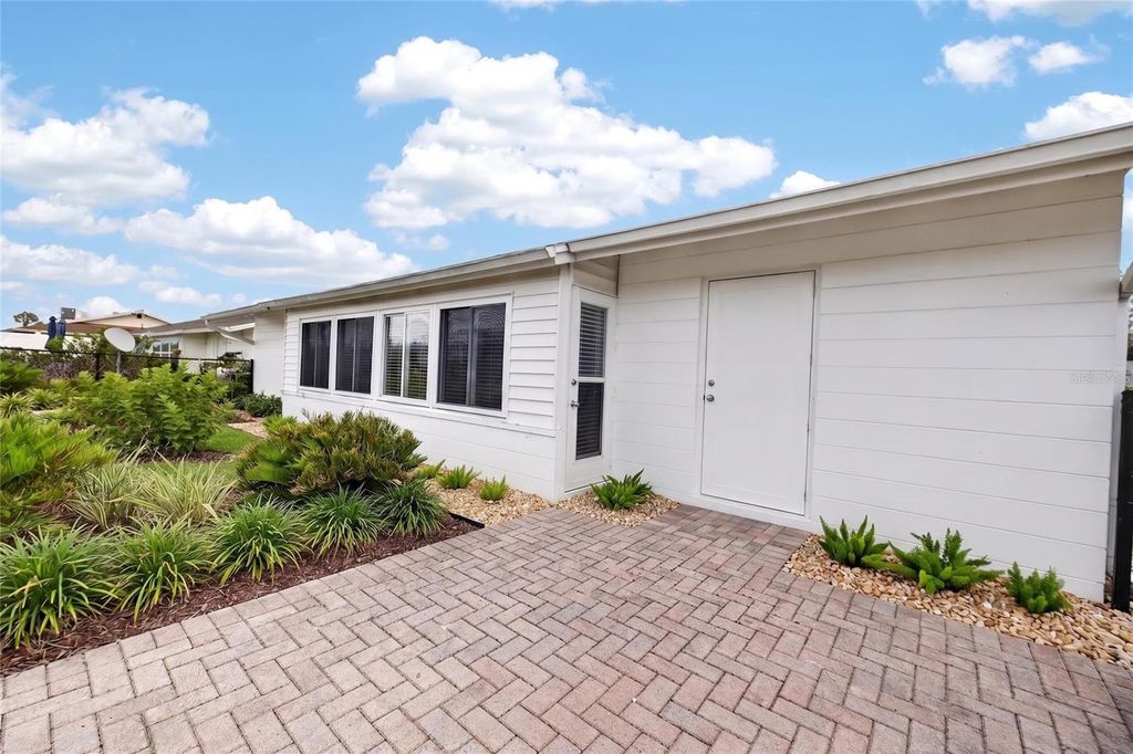 827 OAKMONT AVENUE, Sun City Center, FL 33573