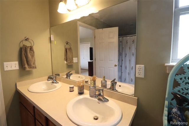 8376 Oak Ridge Drive, Goodrich, MI 48438