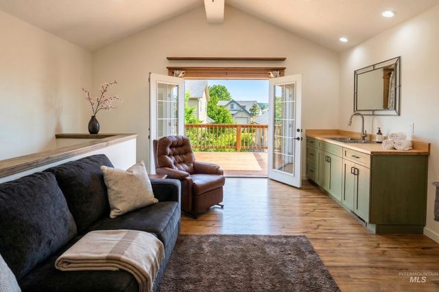 950 N Pine Brook Way, Star, ID 83669