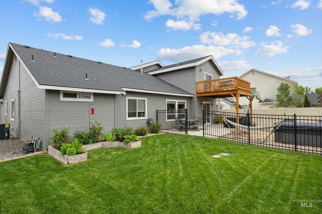 950 N Pine Brook Way, Star, ID 83669