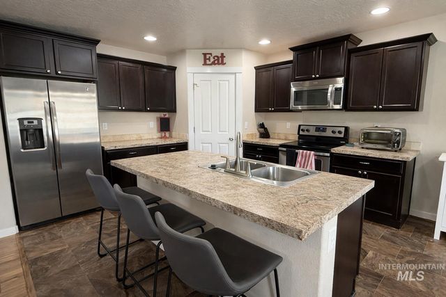 950 N Pine Brook Way, Star, ID 83669