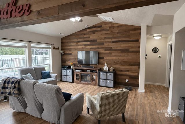 950 N Pine Brook Way, Star, ID 83669