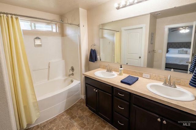 950 N Pine Brook Way, Star, ID 83669