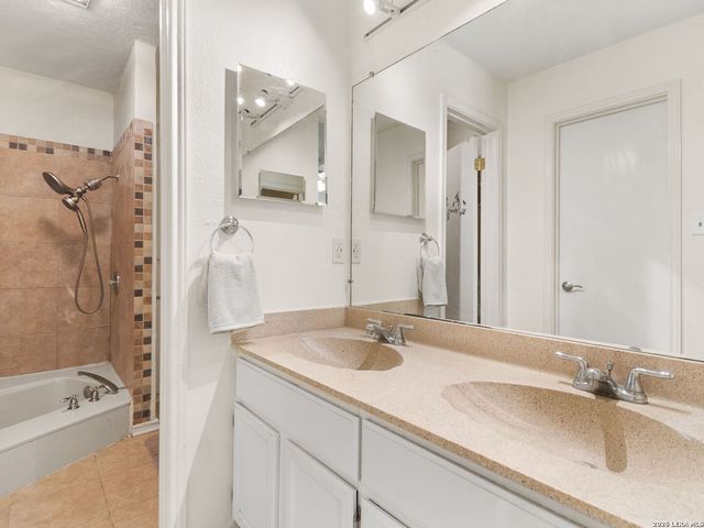 115 BENTWOOD DR, Boerne, TX 78006