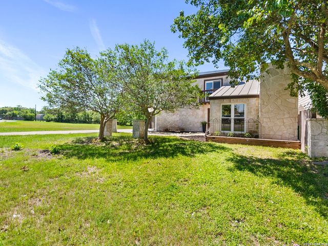 115 BENTWOOD DR, Boerne, TX 78006